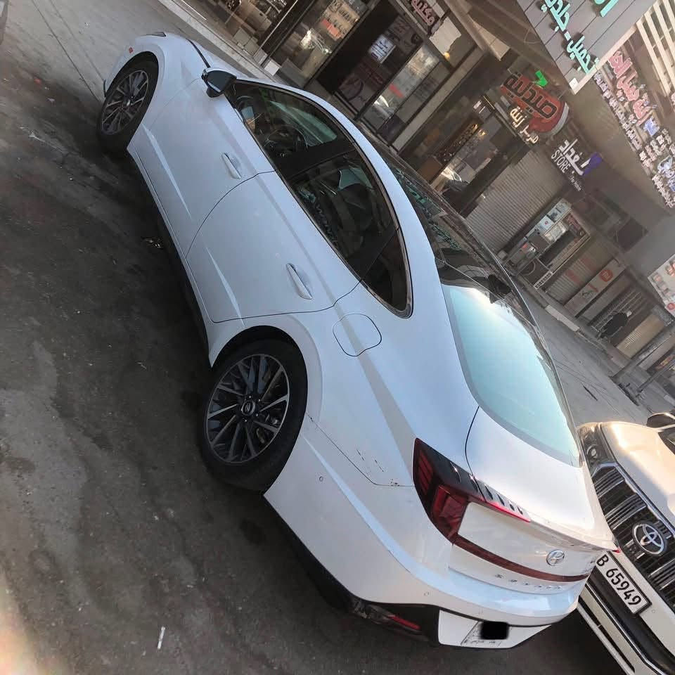 السلام عليكم 
سوناتا فووول مواصفات Limited اعلى فئة 
البجم كبس شركة 
الموديل 2022
الرقم بغداد بأسمي بيع فقط بدون مرواوس

الضرر أمريكا كلش بسيط بدون ارباك تبدل جاملغ امامي نفس اللون وصبغ حافه الجاملغ الخلفي وطرف الباب لغد وشاصي مكفول صور الحادث موجودة الكير والمحرك مكفولات 

المواصفات 
🔹السيارة هونداي سوناتا LlMlTED لون أبيض 
 🔹المحرك: 1.6T تيربو رياضي 
🔹حجم الويل سبورت ويل كب  18 
🔹5 كامرات 360 امامي خلفي جوانب 4k
🔹 دشبول دجتال متغير 3 الوان مع وضعيات القيادة
🔹تقديم وترجيع عن طريق البصمه
🔹داتا شو عرض ع الجامة الامامية 
🔹لدات داخليه بلادي أصل 
🔹لايتات اربع عدسات زينون اصل مع حاجب LED مع اشارة LED
🔹قمارة بانوراما
🔹رادار امامي مانع تصادم
🔹رادار جانبي (نقاط عمياء) بالمرايا الجانبية
🔹 اوتو هولد
🔹شاحن لاسلكي ( wireless)
🔹انارة داخلية 360 
🔹 لايت 4 عدسات زنون 
🔹 4 رادرات + توقف تلقاني عند الاقتراب من الخطر 
🔹گير شفتات بلستيرن رياضي 
🔹 نظام الترحيب عند الاقتراب داخل وخارج السيارة 
🔹اشاير بالمرايا الجانبية
🔹كامرة خلفية دوارة اصل مع الستيرن
🔹شاشة الدشبول حجم كبير للتحكم بأيعازات السيارة
🔹كشنات السيارة جلد ( تدفئة + تبريد )
🔹 رادار مانع تصادم 
🔹 رادار جانبية ( تحذير النقطة العمياء )
🔹گشن ذاكرة (خزن ميموري) لكرسي السائق
🔹تحكم فول كهرباء لكرسي السائق والراكب
🔹تدفئة وتبريد للكشنات الأمامية
🔹تبريد قطعتين امامي وخلفي
🔹گير لمس
🔹تشغيل عن بعد
🔹سستم صوت BOSE 
🔹سايد بريك دگمة
🔹 الصندوق كهرباء ذكي عند الاقتراب يفتح تلقائي 
🔹تحكم ستيرن جهتين بلوتوث وحاكية وكروس سرعة وتحكم صوت 
🔹نظام ABS مانع انزلاق 
العنوان بغداد 
 للاستفسار ع الرقم ***********
