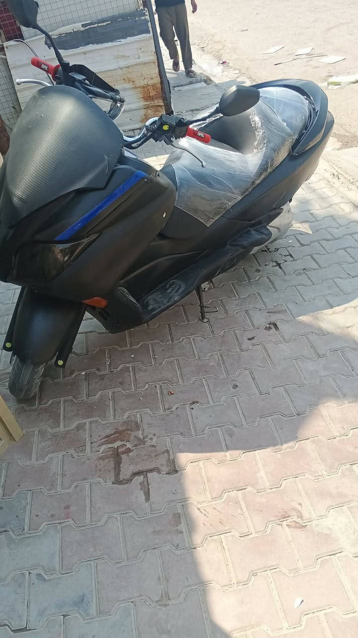 السلام عليكم دراجه للبيع0/10 متوزي على فلوس مكينف ممفتوحه شلعه ومعدل قيم بل يرضي الله ***********
