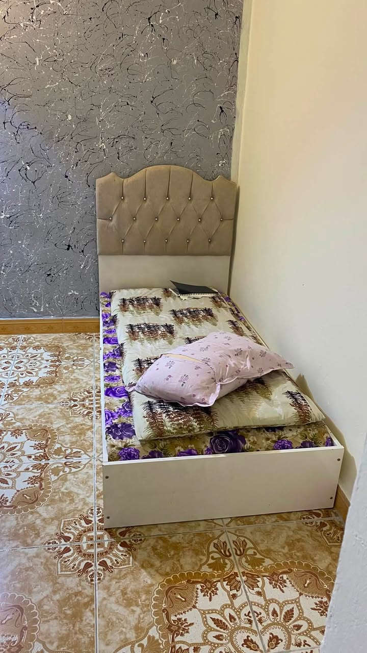 غرفه نوم للبيع ***********
