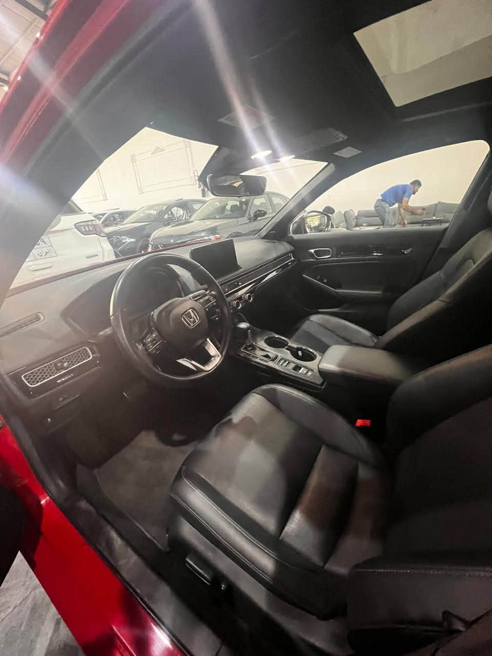 🚘 هوندا سيفيك هايبرد Touring 2025

🇺🇸 دخول جديد من أمريكا
رقم شاسی 2HGFE4F89SH318182
🔹 موديل 2025
🔹 فئة Touring Hybrid
🔹 محرك 2.0L Hybrid
🔹 قير e-CVT أوتوماتيك
🔹 دفع أمامي FWD
🔹 شاشة وسطية كبيرة
🔹 Apple CarPlay & Android Auto
🔹 كاميرا خلفية
🔹 حساسات أمان ومساعدة السائق
🔹 مثبت سرعة متكيف
🔹 نظام المحافظة على المسار
🔹 تشغيل ودخول ذكي
🔹 مقاعد أمامية مدفأة
🔹 مكيف أوتوماتيك
🔹 إضاءة LED
🔹 جنوط رياضية

🛠️ حالة السيارة:
▪️  بالجاملخ الأمامي الأيسر صبخ 
▪️ الباب الأمامي ایمن  کلیر امریکا 
▪️  بها تعديل بارد للبنيد
و الجاملخ الخلفي 

📍 السيارة موجودة في دهوك
 
📞 للمزيد من المعلومات: ***********-***********
