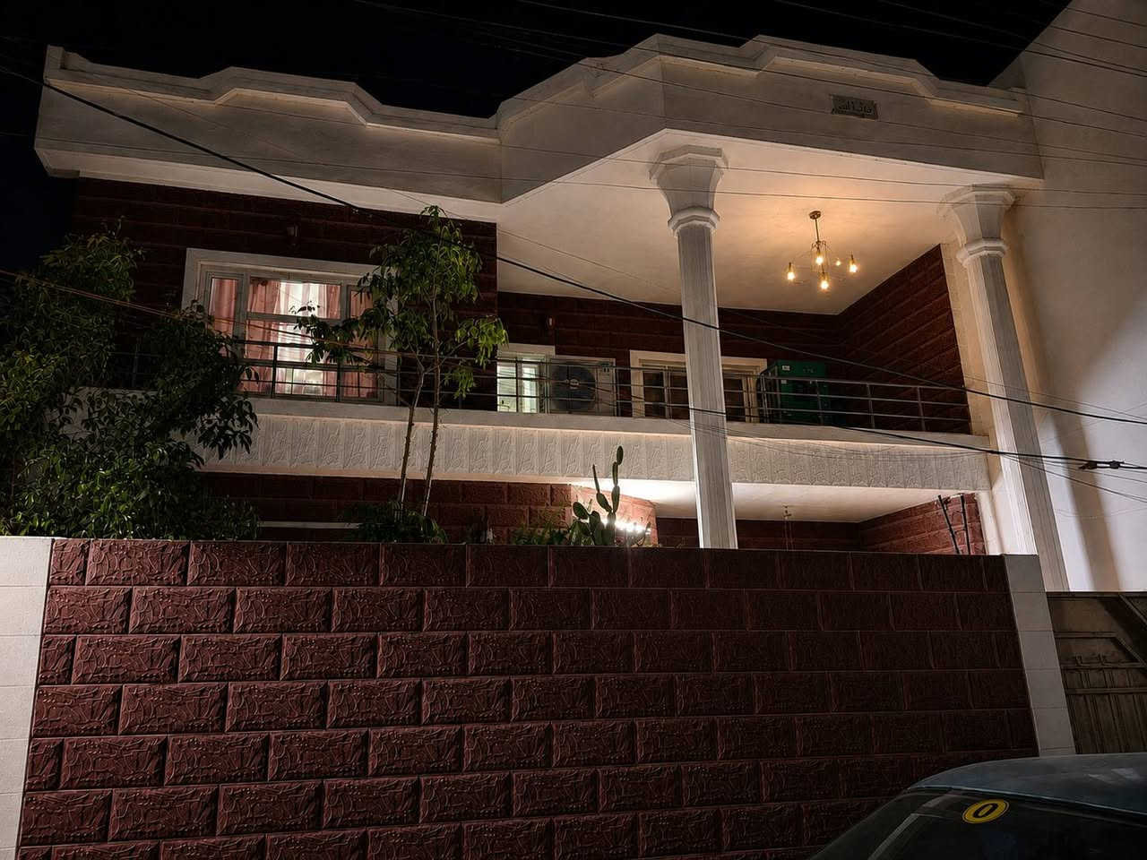 🏠 دار للبيع – طابو صرف
📐 المساحة: 270 م²
🏢 طابقين + محل أسواق
✨ بناء حديث وتشطيب فول سيراميك
📍 ثاني قطعة عن الركن

📌 الموقع: سايدين حي العسكري، مقابل كاتب العدل الجديد، خلف مركز الشباب.

🔹 الطابق الأول:
استقبال | صالة | مطبخ | غرفتين  نوم | مجموعة صحيات | حديقة

🔹 الطابق الثاني:
غرفتين نوم | مجموعة صحيات

💰 السعر: 270 مليون دينار
💬 يوجد مجال للتفاوض

📞 للتواصل مع صاحب الدار:
***********
