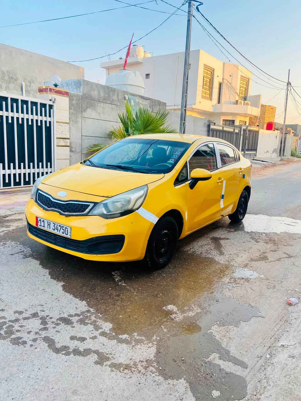 سلام عليكم ريو خليجي موديل ٢٠١٥  مكينه ١٦٠٠ مصفره هيئه وغرامات  كير ومكينه. وحداديه. مكفولات  سياره بيها جاملغ وبنيد تبديل بدون دواخل مكفوله من ضربه  رقم بغداد تحويل مباشر سعرها ٦٦. وبيها مجال مكاني ديوانيه  تقيه ٣  مركز  اللاستفسار ***********
