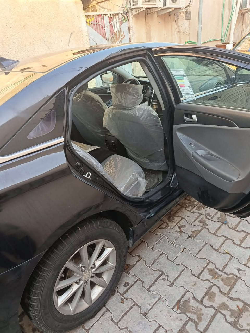 سلام عليكم سياره سوناتا موديل 14كير مكينه حداديه تخم تاير كله كفاله والبدي شوف العين مرات شفط تحكم ستيرن مانع انزلاغ شغال مكينه 2400 بانزين اصل كص جنطه فقط لزكه هزه موجوده طبق الاصل ويه الشاصي سنويه تنتهي 29 العنوان بصره طويسه السعر 40 رقم ***********

نص مكتوب في الصور:
- @2z._wl