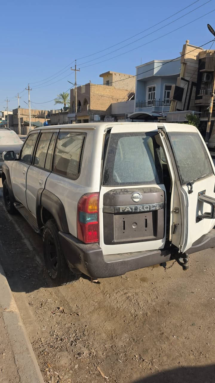 ٢٠٠٨ للبيع
مصبوغه احزام مالت مزاد 
بدون ارقام سعر ٧٥ بيه شي قليل
***********
