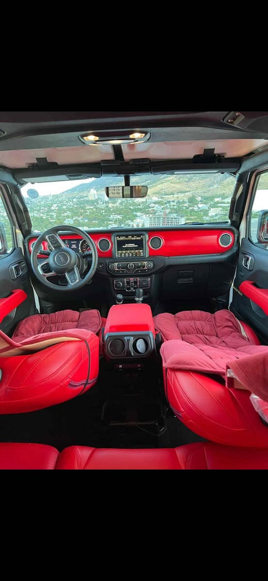 Jeep Ranglar (SAHARA) 2023
جیب ڕانگلر فوول مواسەفات ٦ پستن کوشین چلد ناو سۆر سوکان ڤۆڵیۆم شاشە گەورە گێڕ تۆماتیك و عادی دەبڵ ئەکسل ٢٩ میل ڕۆیشتییە
سەیارەکە یەک بستی تعدیلە بێ ژۆرێ بێ إڕباگ
گێڕ و مەکینە بە شەرت
بە ناوی خۆمە هەموو شتی نووێیە
شوێن هەولێر
*********** أربيل, العراق
