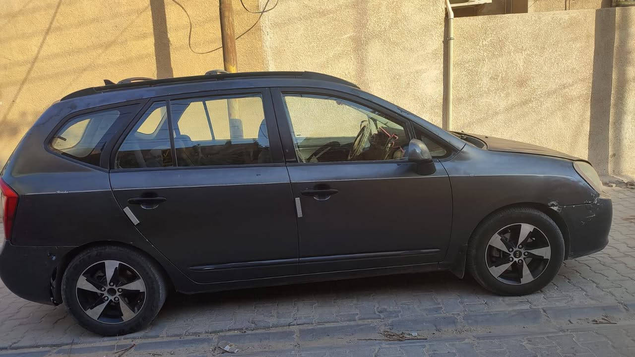 كيا كارنزا 4 سلندر محرك دوش 2000 السياره بسمي مشروع وطني رقم واسط السياره بكربلا 7راكب كير محرك كهربائيات حداديه جيده جدا صبغ حزام بيها بيهه ضربات السعر 77 وبيها للشراي  وات ساب ***********
