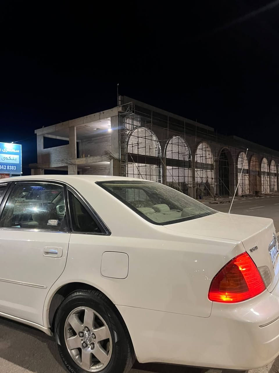 ئەڤەلۆن 2001 تاقانەی جوانی 88 وەرەقە
سەیارەکە مۆدیل 2001 یەک  پارچەی بۆیاخە پێش و پشتی کەپسە گێڕ و مەکینە و تەحویل و تەبریت بەشەرت لەڕەسمەکان جوانتر نەبوو نەتەوێ ناویشی لەلیست نیە 
***********
چوار تایەوویلی لۆکی لەژێرە دەعامی بۆ دەعامی بەشەرت موشتەریت تەلەفۆن بکە جوابی نامە نادەمەوە
