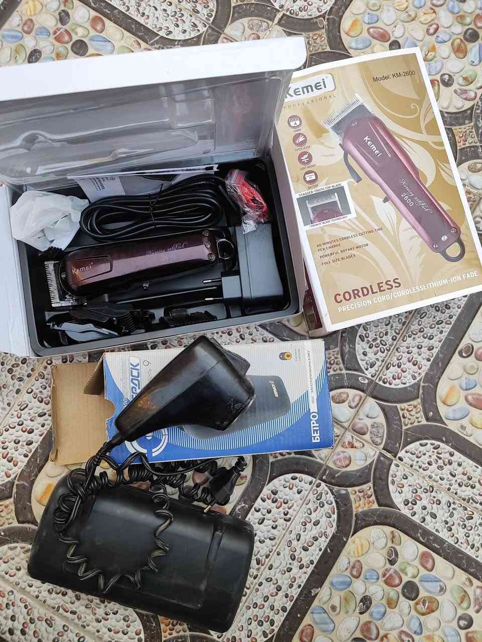 السلام عليكم شلعه نظيفه للبيع مكاين تدريج عدد ٢ وقطعه عاطله 
مكينه صفر كيمي  جلايه روسيه جلايه شحن نص دبه قلونيه شمع كامل مامفتوح صبغ مامفتوح عربانه مقص جل حلاقة دبه كامله 
١٢٥ سعرهن
***********

