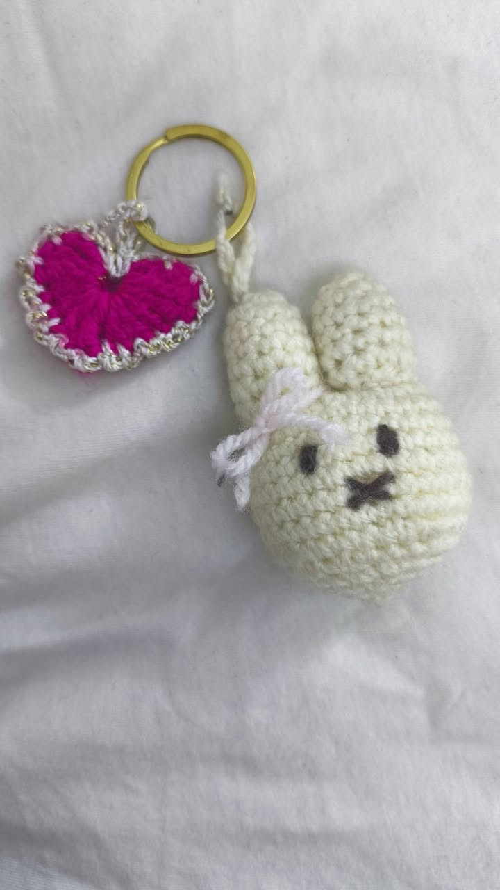 Cute miffy bag charm
ميدالية حقيبة بشكل شخصية ميفي+ قلب
ميدالية جنطة كيوت 
ممكن تنفيذ اي تصميم ببالكم
صنعت بحب
سعر القلب الفين والارنوبة ٣ 
حياكة يدوية 
للحجز دايركت او على رقم الواتساب
***********
اخذولكم فرة بالصفحة 😊🫶🏻
#ميدالية #العودة_الى_المدرسة #مدرسة #جنطة #حقيبة #ميفي #ارنب #اكسبلور #reels #fyp #بنات #كتب #مدارس #diy #explore
