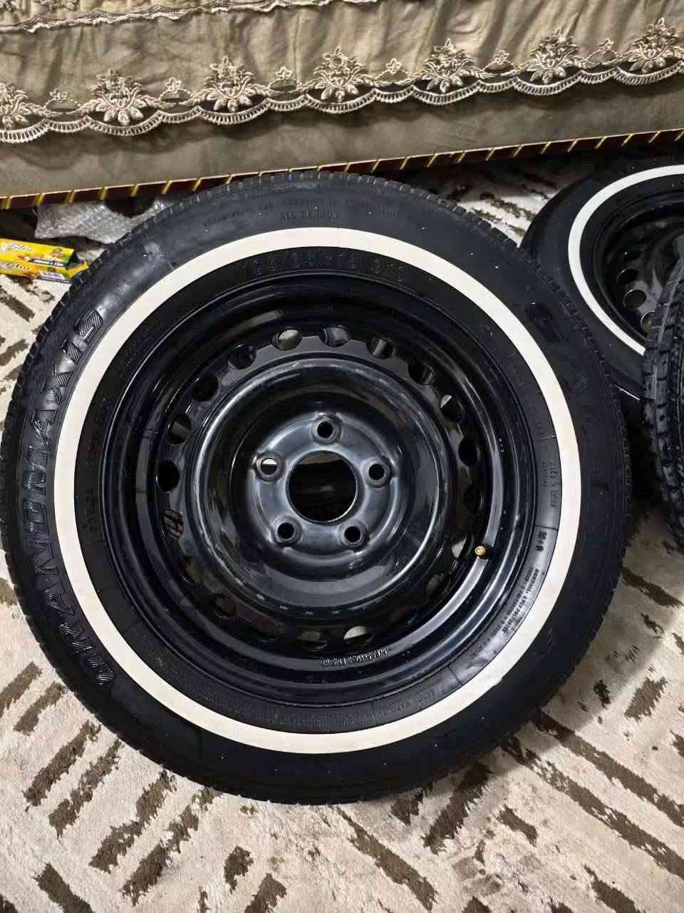 ويلات سلبرتي وتايرات نكسن نظافتهن 90%يرهمن كورلا والنتره وسيراتو  حجم التاير 14.75.195 كبات اصليه السعر خاص مكاني النجف شراي يتصل واني خادم  ***********
