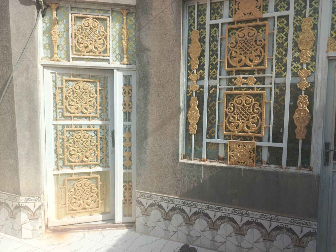السلام عليكم بيت للبيع المساحه 135م البناء بلوك كهربائي بيت جديد السديناوية قرب الدلة السعر 65 وبي مجال شوية 
/***********
