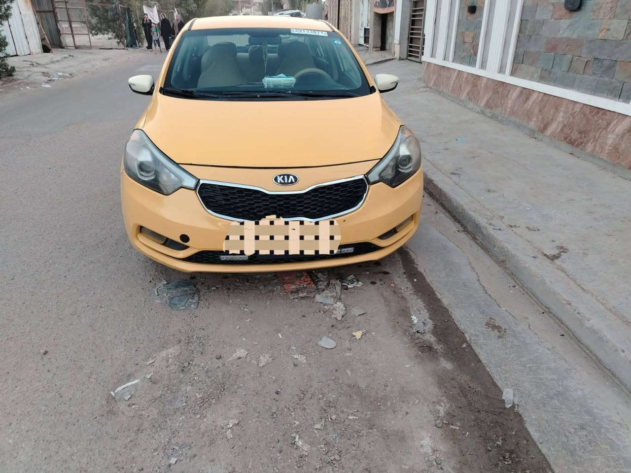 @السلام عليكم. سياره فورتي ٢٠١٦ حادثها بس بنيد مثل ما موجود بالصوره. كير مكينه خير من الله  كهربائيات كلها شغاله  تبريد شغال  رقم انكليزي مكاني. بغداد الشعب  السعر ٩٣ وبيها مجال قليل  هاتف  ***********
