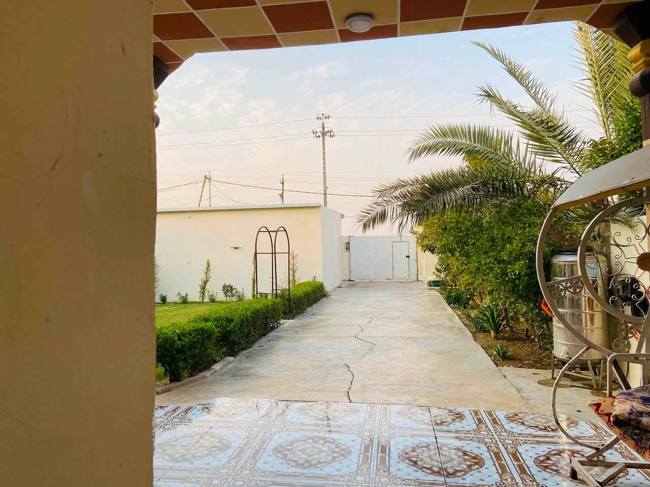 سلام عليكم 
دار للبيع الأقصى على شارع العام مقابل الملعب الخماسي مساحه القطعه 900متر+3محلات على الشارع العام+مشتمل خلف البيت و البيت يتكون من استقبال وهول و3غرف نوم ومطبخ وصاله ومجمع صحيات داخليه الاتصال على هذا الرقم ***********
