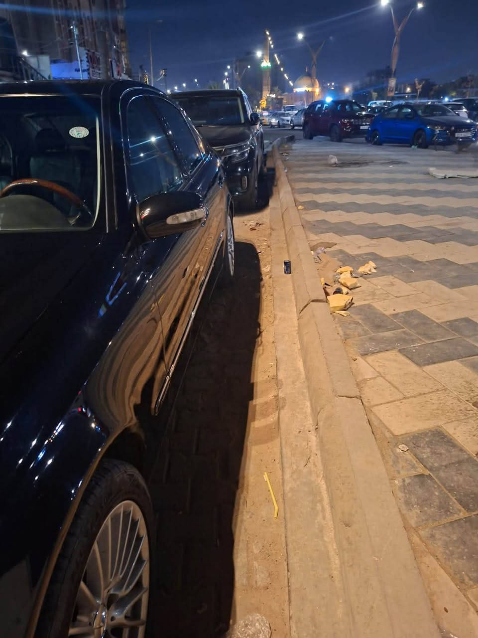 السلام وعليكم مارسدس E3502006للبيع او مرواس سياره نظيفه جدا مكان السياره بغداد الغدير  هاتف *********** .
