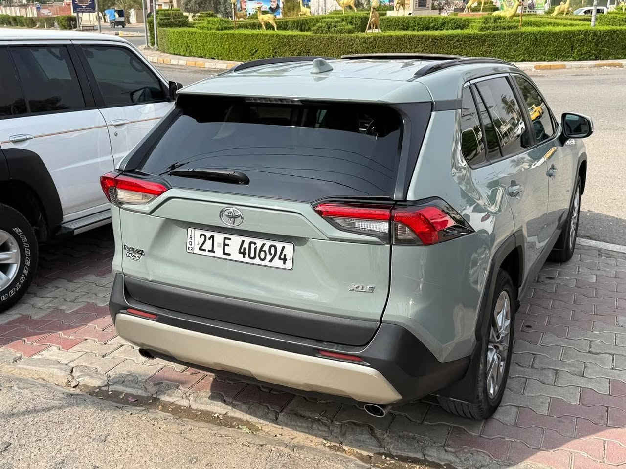 راف4 XLE • ٤٨٠٠٠ كم • بدون صبغ او تبديل