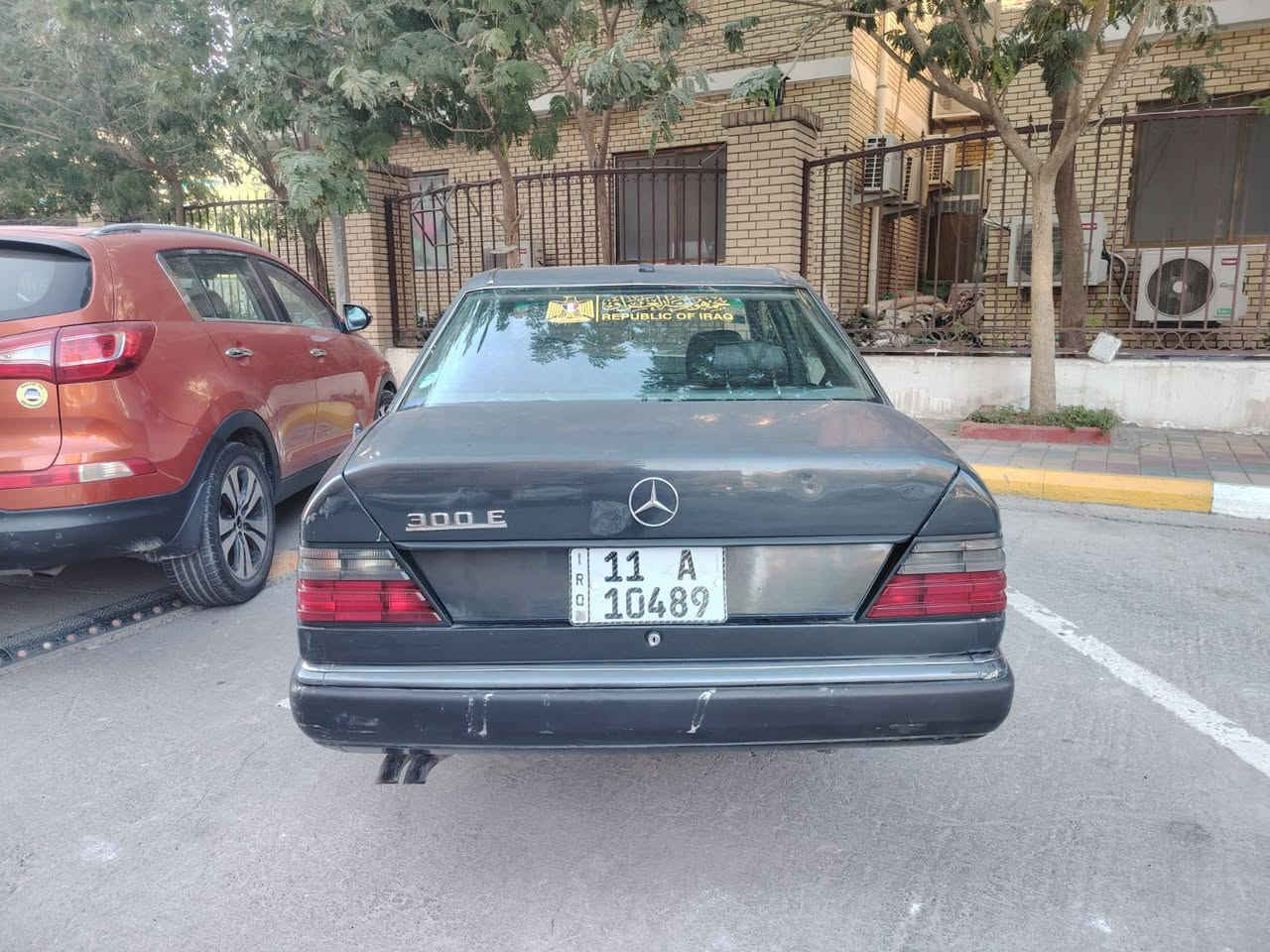 سلام عليكم للبيع او مراوس دب1989بيها جاملغ امام مبدل فقط رقم بغداد نكليزي بسمي شرط التحويل ثاني يوم تخم تاير جديد باتري جديد مكينه بل جيس لا تبخير ولا تنقيص  سياره غرفتها جديده قواعد دبل بلادي  السياره تبجيلها على صبغه ونقص تبريد فقط مكان بغداد ***********
