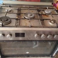 طباخ ٥ عيون • نظيف جدا • باب مكسور