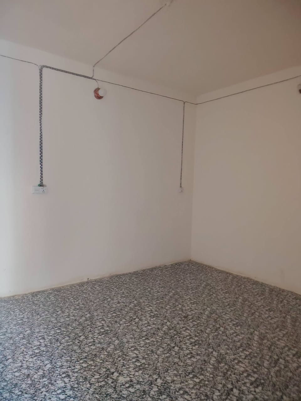🏠 دار للبيع

📍 النجف الأشرف – حي الرحمة – شارع 20
📌 قريبة على الشارع

تتكون من:
• غرفة
• صالة
• مطبخ
• استقبال

💰 السعر: 45 مليون، وبالإمكان التفاوض

📞 مراجعة مكتب سور النجف
📱 واتساب: ***********
📱 اتصال: ***********
