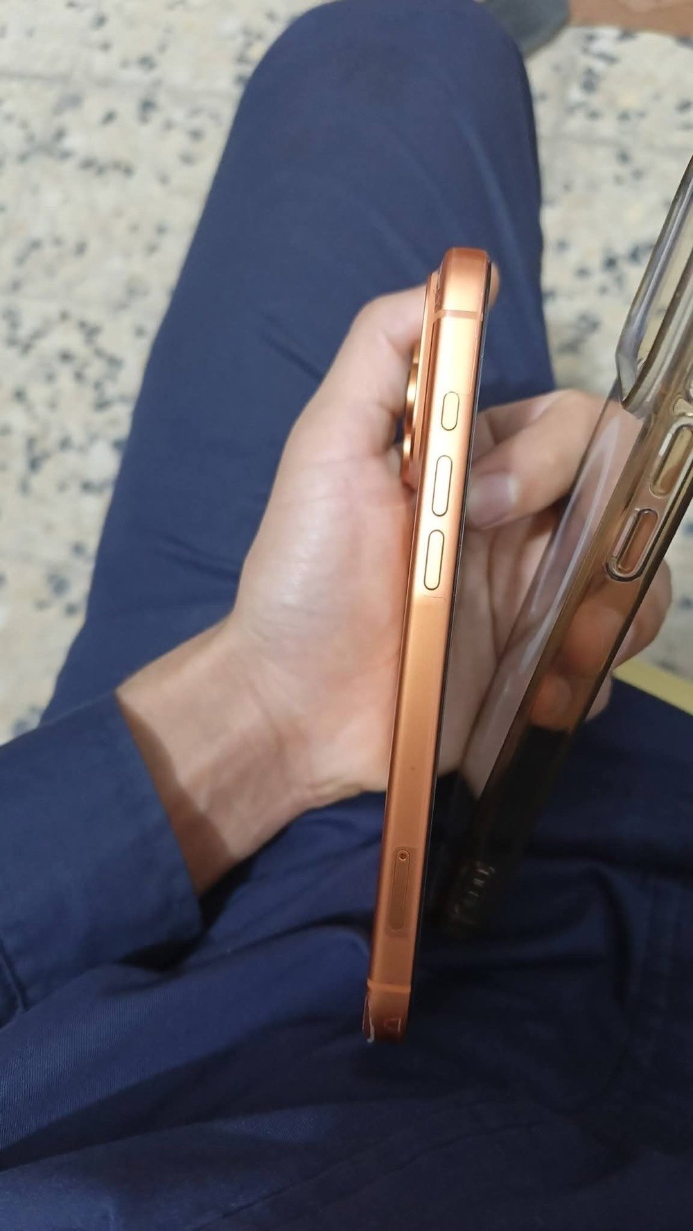 شرق اوسط شريحه فعليه وياه شاحنه الأصلية الرأسيه شتريته قبل فتره ب55 ومغلف كامل حمايه وكارتون ويا 
الجهاز سعره 1800 والرأسية ويا لحد يكسر بسعر ويكول هيج بسوك وهلكد الجهاز ماخذه من نزل ب٢١٠٠ 
***********