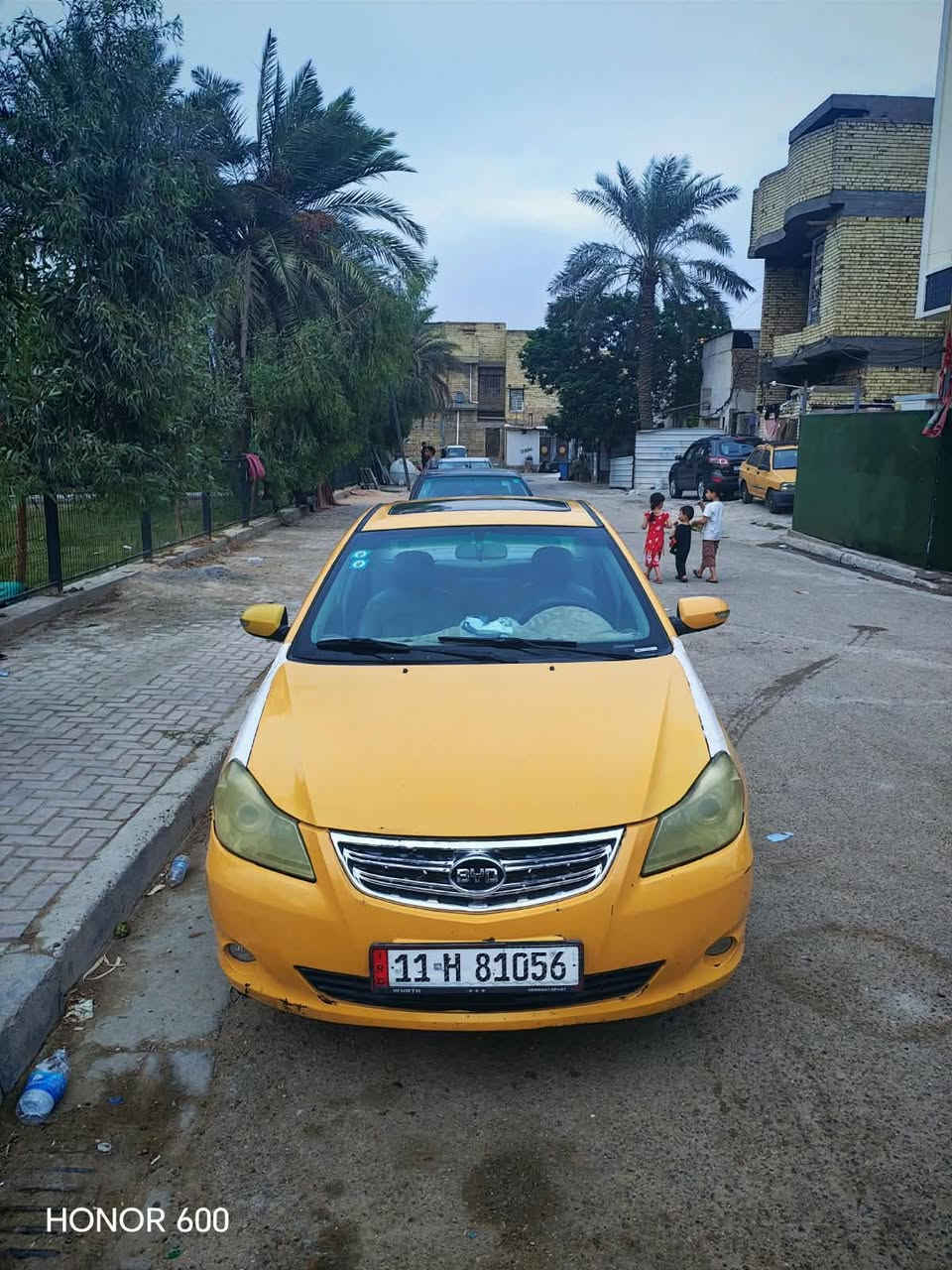 سلام عليكم BYD G3 سياره بلاديه رقم بغداد باسمي موديل 2014 فول موصفات فتحه سقف بصمه محرك كير خير من الله تبريدشغال ❄ اوتماتيك خير من الله  تخم تاير سياره حلوه ونضيفه وسعرها  45 وبيه مجال بسيط  خابرني ودلل و مكاني بغداد الشعله ***********

نص مكتوب في الصور:
- HONOR 600