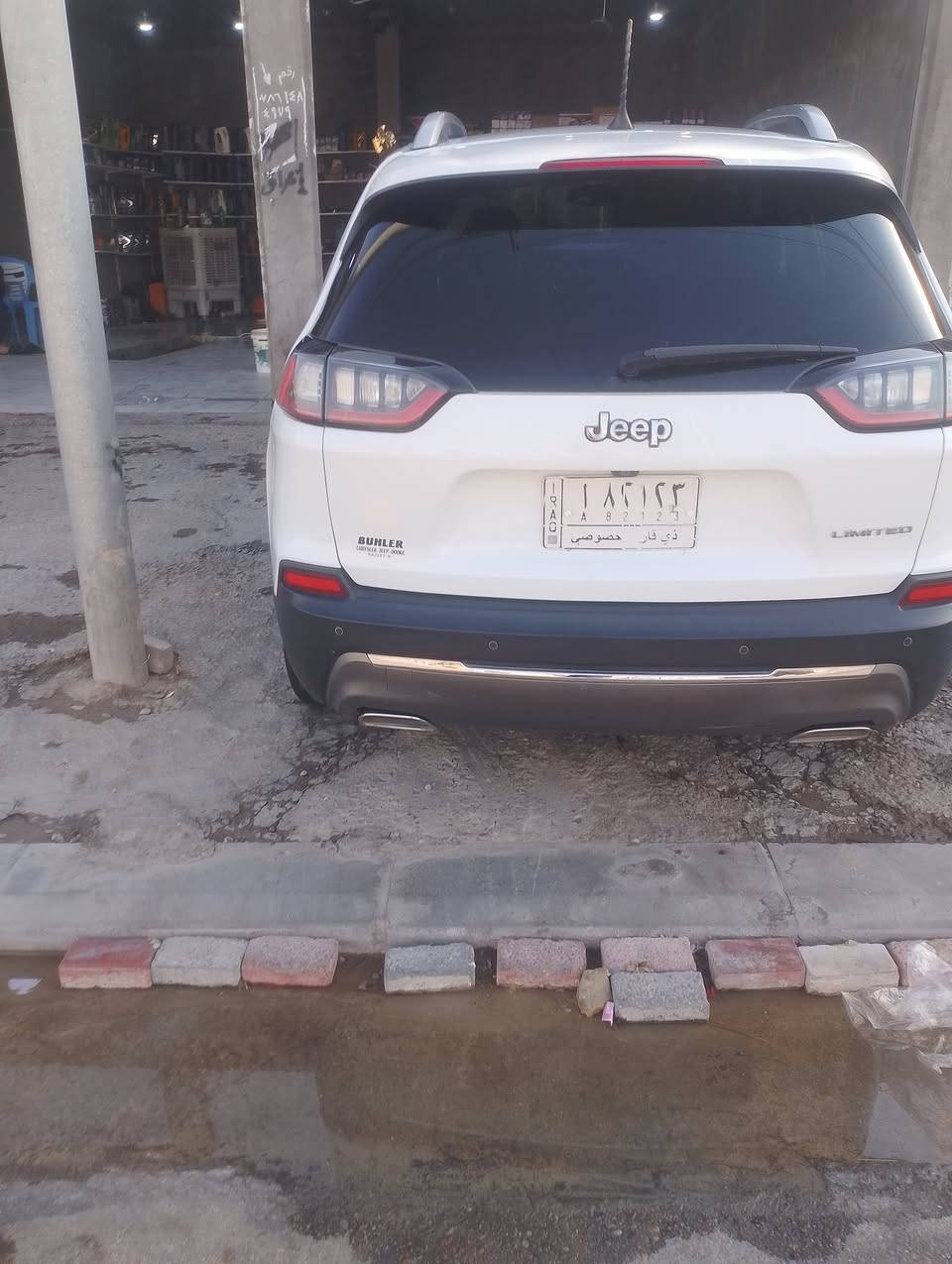 سلام  عىيكم جيب شيروكي موديل 2019 رقم ذي قار سياره لمتدد فول ماعده الفتحه كشن كهربائي تشغل عن بعد جنطه كهربائي بصمه تشغيل مرايات شفط لمتدد فول ماعده الفتحه كفاله عامه حادثها بس دعاميه وموجوده بصور لعنوان ذي قار مركز الرقم الاستفسار ***********
