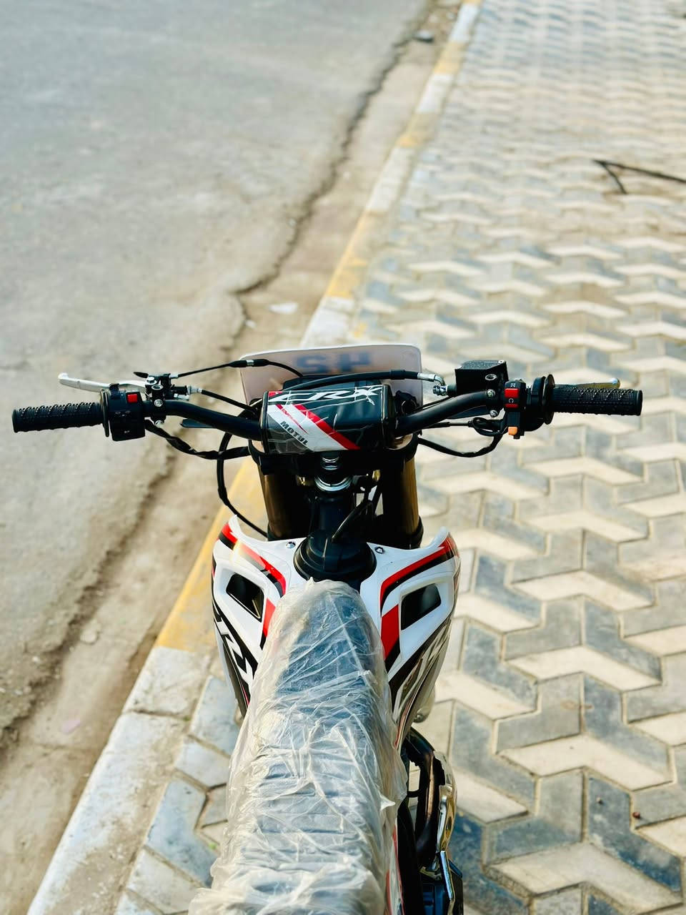 قفاز CRX • ٢٠٢٥ • ٣٠٠