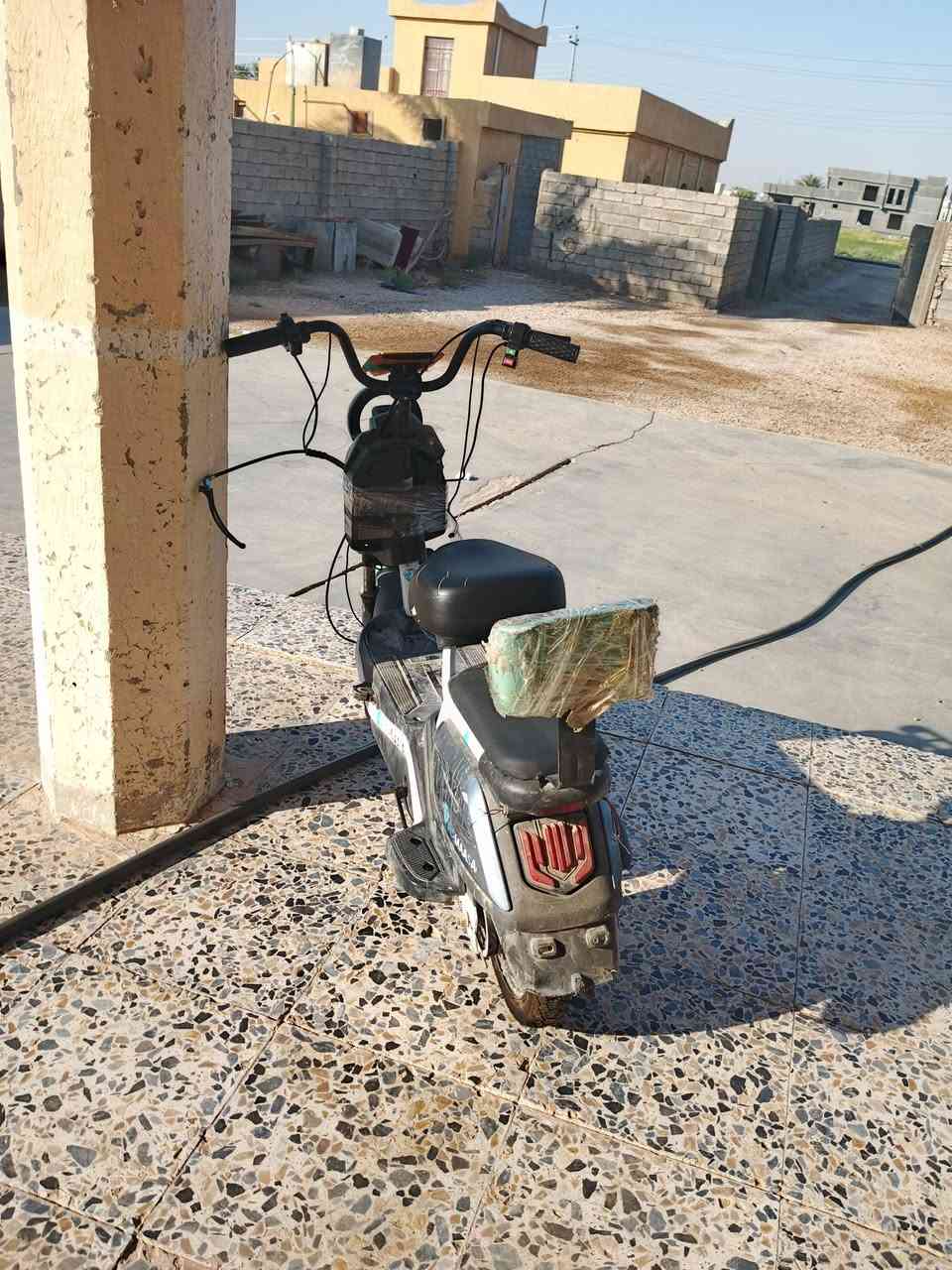 سلام عليكم ورحمه الله وبركاته لبيع درجه شحن  موديل 2025  عطله عقل باتريات 4 جديد يقرن11كلهن السعر 100وبيهه مجال قليل مكان الدراجه الرمادي جزيرزت الخالديه الرقم الاتصال ***********
