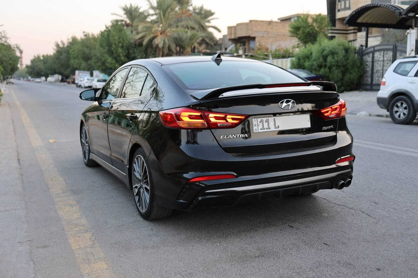 💰 السعر: 115 ورقة وبيها مجال للجادين
🚘 هيونداي النترا سبورت موديل 2018 فول مواصفات 

🖤 اللون: أسود

 🇺🇸 وارد أمريكي

 🔢 رقم الشاصي:

KMHDO4LB2JU527908

🚘 رقم بغداد الدولي

 📋 الهزّة والسنوية جديدة 

🛣️ ماشية : 91,178 ميل وقابل للزيادة

🔥 المحرك: 1.6 تيربو GDI

 💪 القوة: 201 حصان تقريباً

 ⚙️ كير 7 سرعات دبل كلج DCT

⭐ أبرز المواصفات:

• بصمة تشغيل

 • وضعيات قيادة: عادي وسبورت

 • كشنات جلد بخياطة حمراء ومختمة Sport

 • تدفئة الكشنات الأمامية

 • ويل كب سبورت 18 إنچ بلادي

 • عجلة قيادة سبورت على شكل حرف D

 • تحكم استيرين جهتين 

 • شفتات سرعة خلف عجلة القيادة

 • فتحة سقف كهربائية

 • شاشة لمس تدعم:

• Apple CarPlay وAndroid Auto

• Bluetooth + USB + AUX

• كاميرا خلفية

 • نظام صوت Infinity Premium بـ 8 سماعات مع سَب ووفر

 • نظام مراقبة النقطة العمياء

 • تنبيه حركة السيارات الخلفية

 • إضاءة ترحيبية بمسكات الأبواب

وغيرها من مواصفات إلنترا سبورت 2018..

⚠️ حادث السيارة

السيارة بيها 3 قطع + بارد

والتفاصيل موضحة أدناه بكل وضوح

🇺🇸 حادث أمريكا:

 

وكما موضح بالصور الأصلية:

• باب السايق مبدل

 • جاملغ أمامي جهة السايق مبدل

 • بدون إيرباكات

🔗 باقي صور حادث أمريكا: https://poctra.com/2018-HYUNDAI-ELANTRA-SPORT/id-C2XN41QSQ7tDuXNy/DALLAS-TX/Photos

🇮🇶 وبالنسبة للضربة بالعراق:

 حسب السونار:

• الجاملغ الخلفي جهة السايق: معجون + صبغ

 • الجاملغ الأمامي جهة الراكب: بارد فقط، وغير مذكور بالسونار

💰 السعر: 115 ورقة وبيها مجال إن شاء الله للطيبين والجادين.

📍 مكان السيارة: بغداد – مدينة الشعلة

📞 للتواصل: ***********

رقم صاحب السيارة (اتصال + واتساب)
