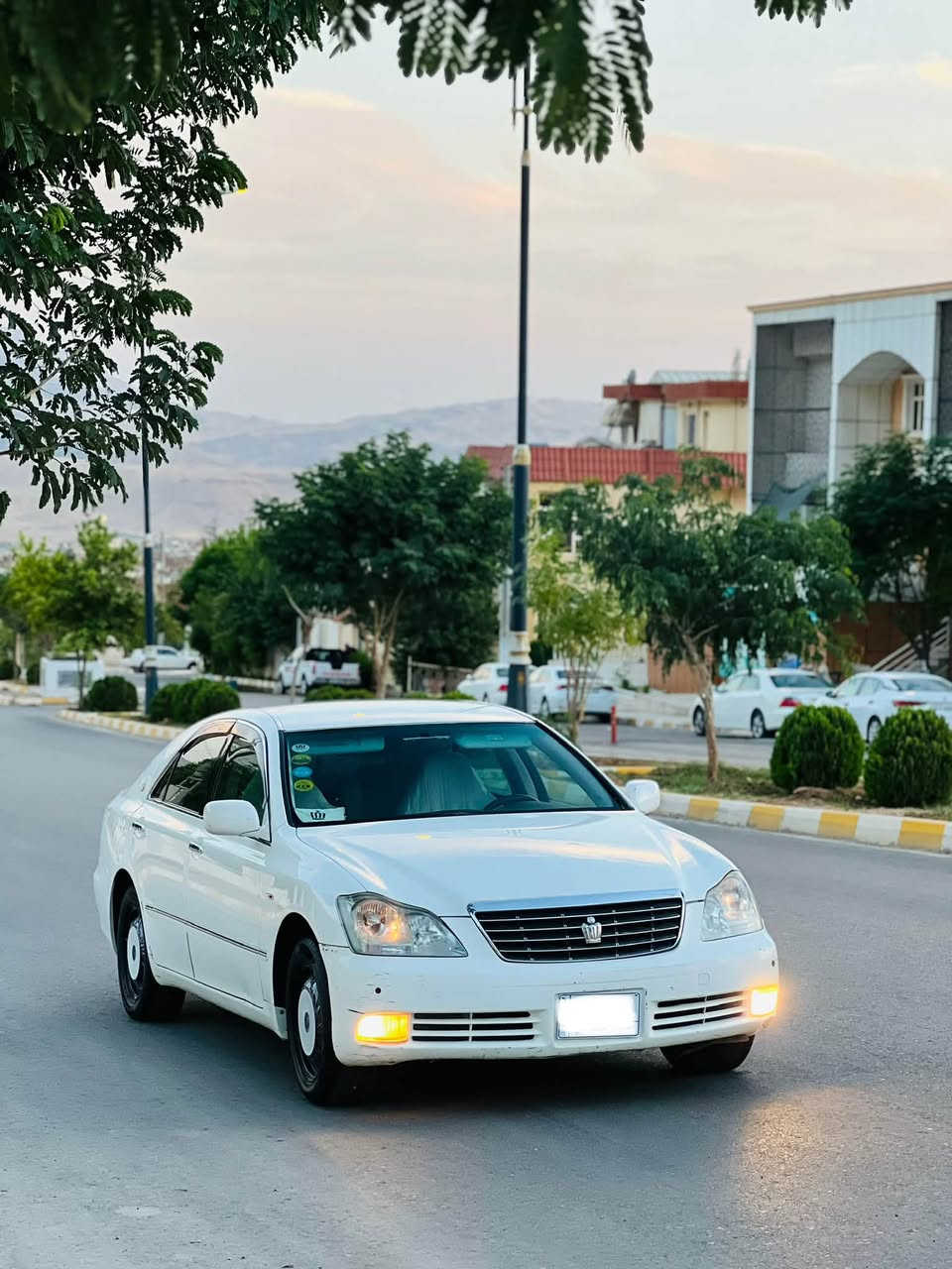 شاهينه براوه
كامل مه سروف 
بئچالو شوخت 
ته بريد ساردو گه رم 
سه ياره كه هه تاحه زبكه ى جوانوپاكه 
وه ك ره سمه كان جوان نه بو گله ى بكه 
هيچ مه سروفئكى نيه 
(كه ڤه ر سه قف شانسى به شه رت)
نرخ ٤٢گلا  
***********
