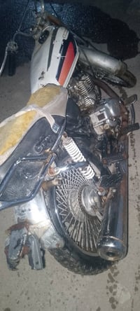 سلام وعليكم دراجه يراني للبيع سعر ميتين وخمسين  رقمي 07705414123