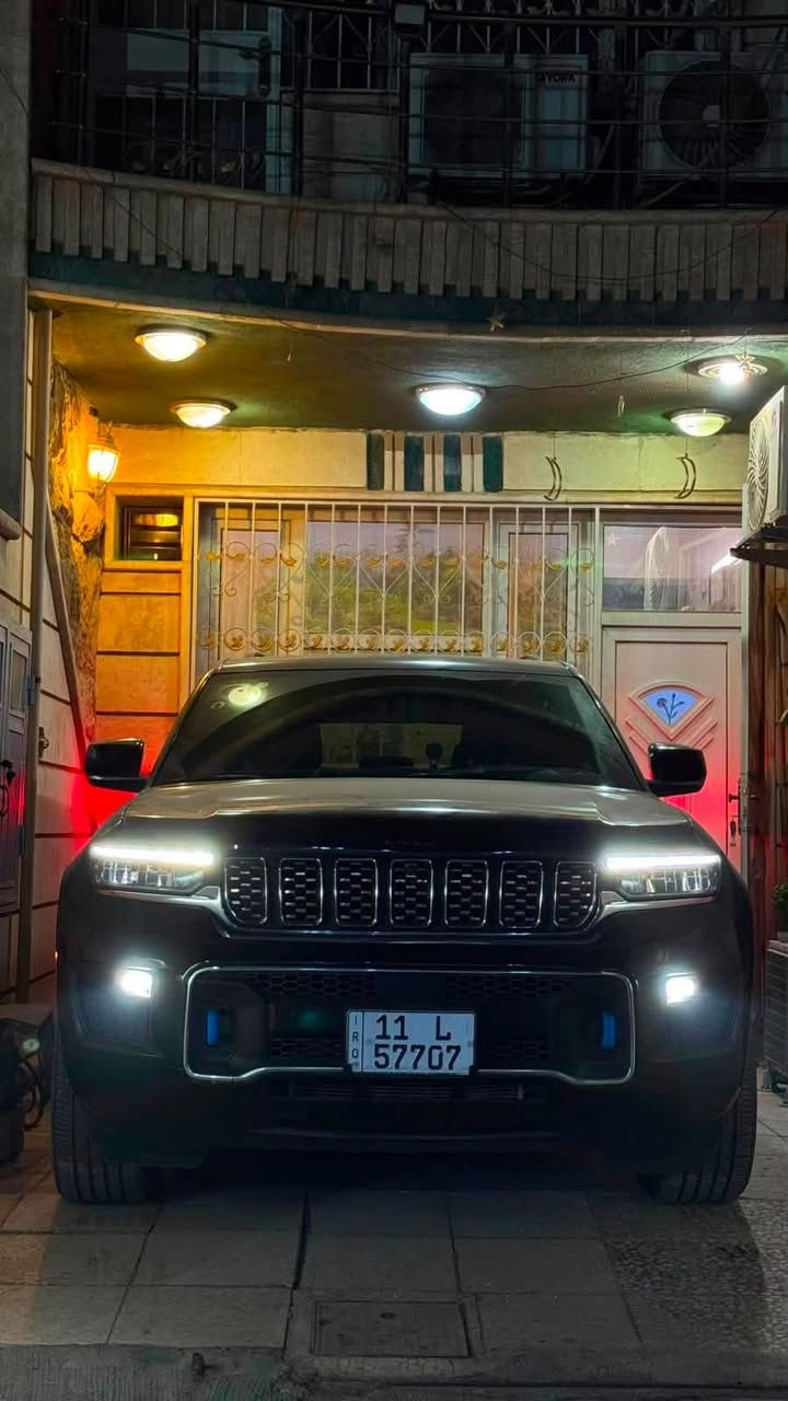 🚙 للبيع | Jeep Grand Cherokee overland -in Hybrid موديل 2024 🚙
فرصة مميزة لاقتناء واحدة من أفخم وأقوى سيارات الـSUV الهجينة.

✅ الموديل: 2024

✅ الفئة: 4xe overland (Plug-in Hybrid)

✅ اللون: أسودكحلي 

✅ التسجيل: بغداد

✅ الموقع: بغداد

✅ الملكية: السيارة باسمي شخصياً

✅ الحالة: حادث  فقط بنيد وجاملغ. بدون ايرباك 

✅السعر 32 .. 320 ورقة بيها مجال بسيط للجادين 

أبرز المواصفات:

🔹 محرك 2.0 لتر تيربو مع نظام Plug-in Hybrid بقوة إجمالية 375 حصان.

🔹 ناقل حركة أوتوماتيكي 8 سرعات.

🔹 نظام دفع رباعي Quadra-Trac II.

🔹 إمكانية القيادة الكهربائية لتوفير الوقود.

🔹 شاشة لمس 10.1 بوصة تدعم Apple CarPlay وAndroid Auto لاسلكياً.

🔹 شاشة عدادات رقمية.

🔹 مقاعد جلد كهربائية مع تدفئة للمقاعد الأمامية.

🔹 مقود مدفأ متعدد الوظائف.

🔹 تشغيل بصمة (Keyless Entry & Push Start).

🔹 كاميرات 360 مع حساسات أوخلفيةوامامية 

🔹 مثبت سرعة ذكي مع أنظمة أمان متقدمة.

🔹 نظام المحافظة على المسار، والتحذير من الاصطدام، ومراقبة النقطة العمياء.

🔹 مكيف أوتوماتيكي ثنائي المناطق.

🔹 مصابيح LED أمامية وخلفية.

🔹 جنوط ألمنيوم قياس 20 إنش.

كشنات مساج مع تدفئة وتبريد 

مع كامرة الروية الليلية 

🚗 سيارة تجمع بين الفخامة، الأداء القوي، والاقتصاد في استهلاك الوقود، ومناسبة للاستخدام اليومي والسفر.

📍 الموقع: بغداد الكرادة 

📞 للاستفسار والتواصل:***********

للجادين فقط. السيارة جديدة بمعنى الكلمة وماشية كلش قليل 

بدون يرباك 

بيها جكات تصعد وتنزل
