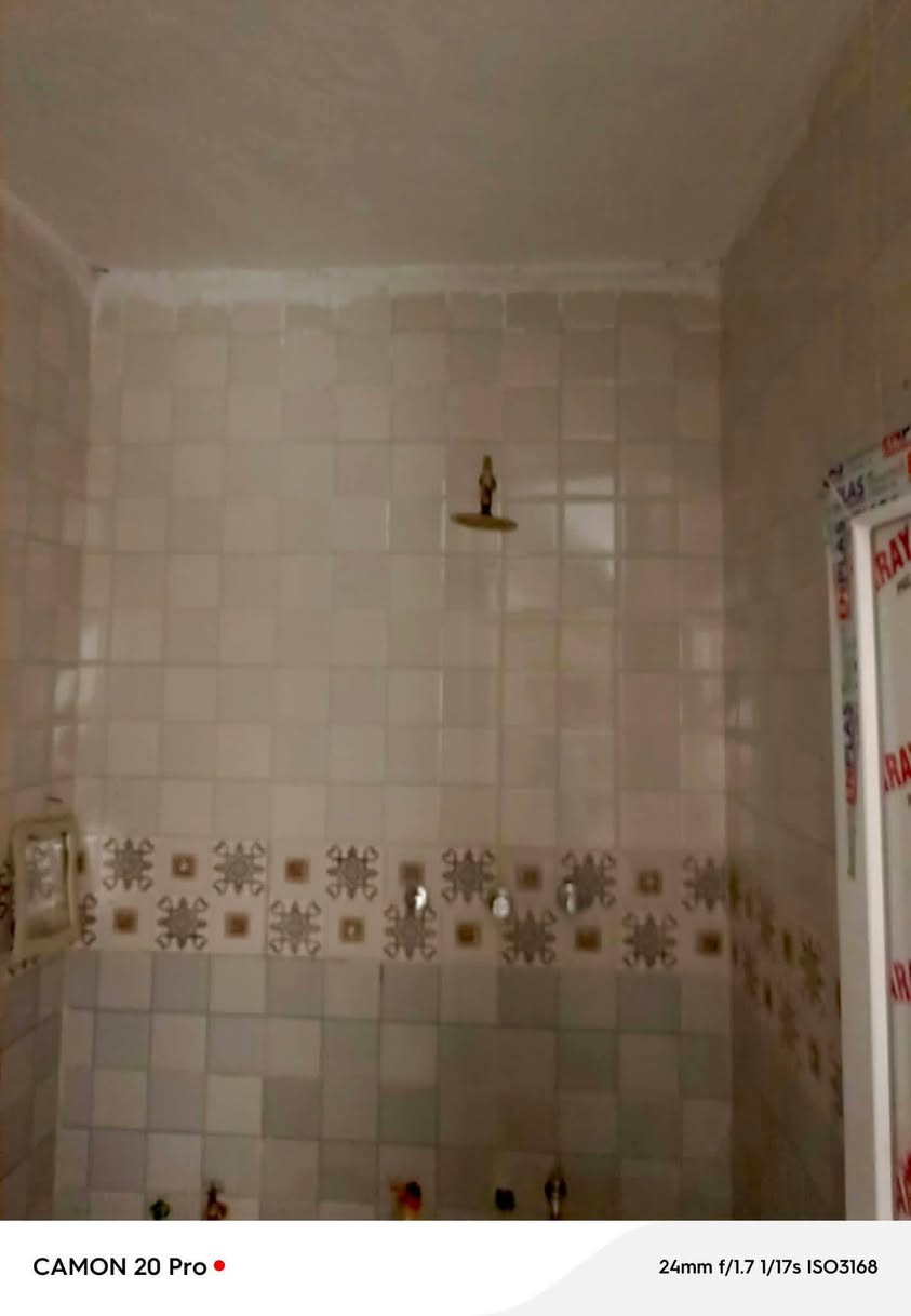 بيت للبيع المتنبي شارع ستاد طلال المساحه الكليه ٣٠٠ البيت طابوق بناء حديث الاستفسار الاتصال على الرقم ***********
