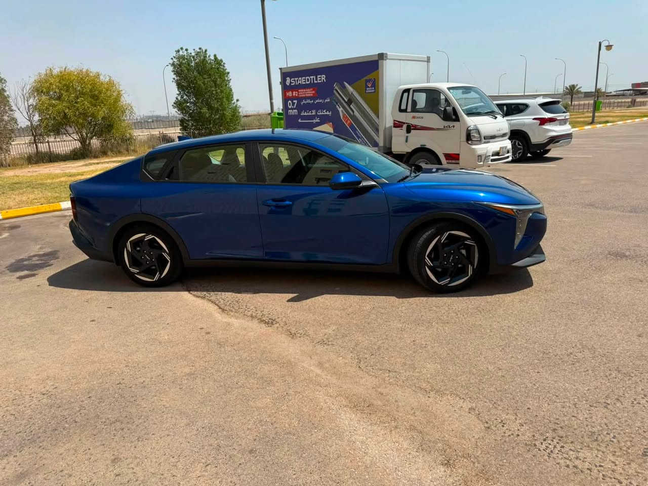 السلام عليكم 
KIA K4 EX 

ماشيه 25 حادثه شبه كلين وحادث واضع بالصور 
موصفات 
بصمه وبصمة ابواب 
شاشه متصل 
تبريد بالشاشه 
قياده ذاتيه 
شاحن لاسلكي 
منافذ تايبسي
راداد 360 
توقف عد رجوع 
ويل كب 17 
بك لايت لد 
داخل رصاصي
مكينة 2000
مكان بسماية 
للاستفسار ***********
