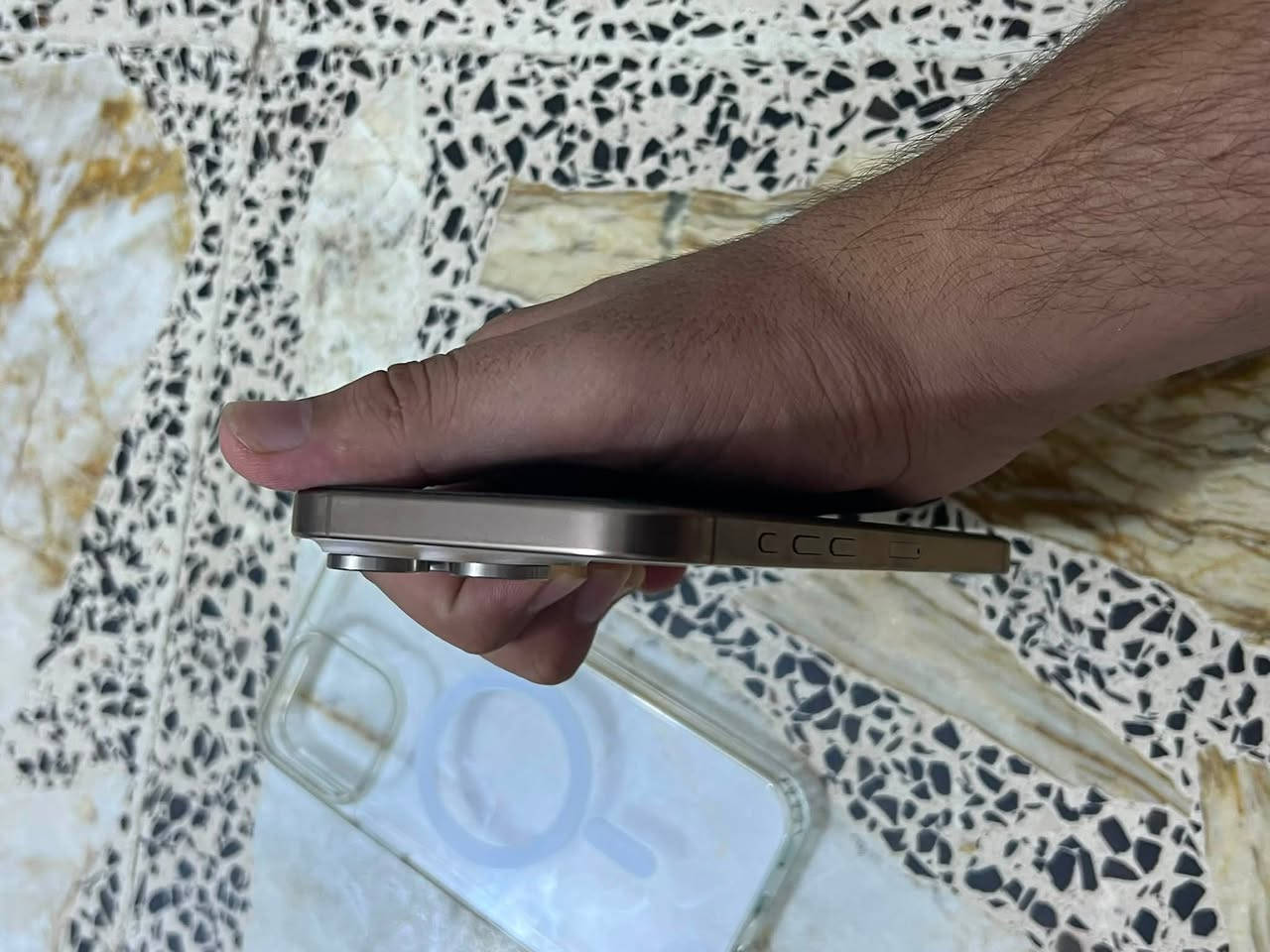 ايفون ١٦ برو ماكس شرط نضافته ١٠٠ ماستر اصلي نموذج M  مكاني بغداد ل حسينية راشديه 256 ضمان من بيتي تاخذه سعره 1260 الف شراي خاص يدللل رقمي ***********
