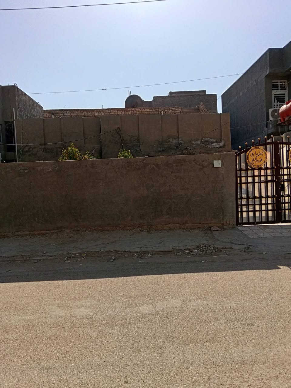 السلام عليكم بيت للبيع بناء قديم موقعه خلف حاتم عكروك مساحته 320 طابو صرف تواصل ‏‪***********‬‏
