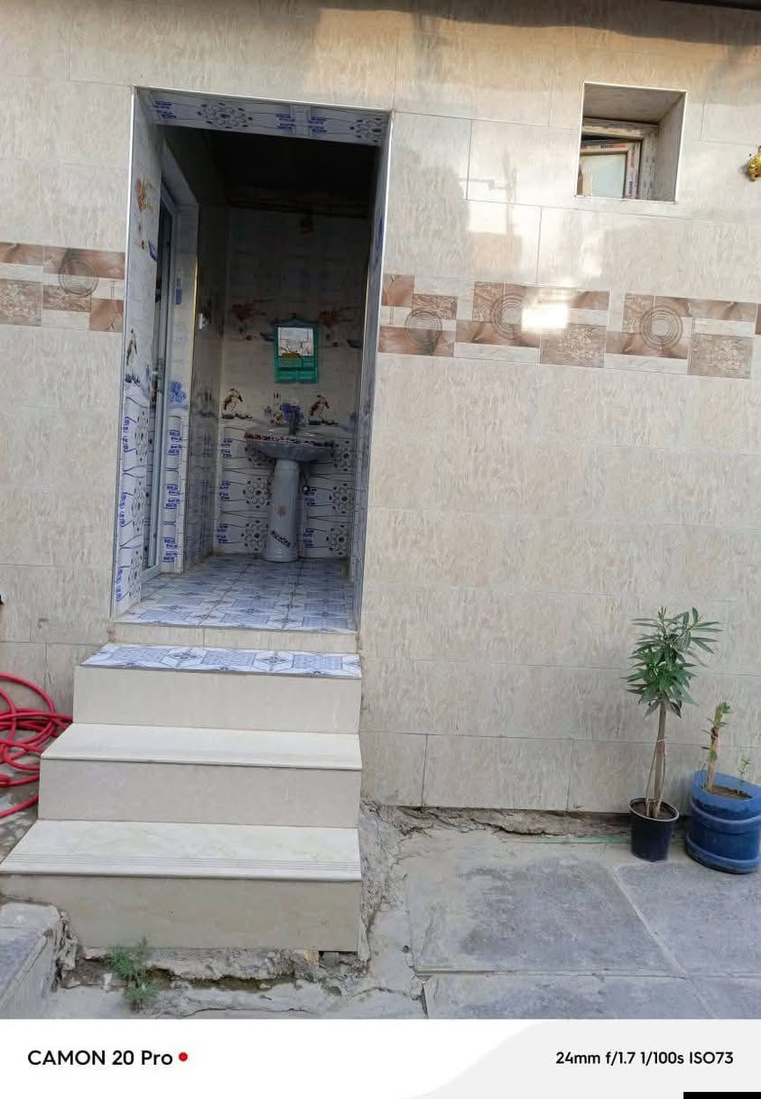 بيت للبيع مكاني الديوانية حي النهضه قرب جامع شاكر هندس البيت غرفتين صالة مطبخ حمام صحيات طارمة وعرصة ورة البيت 75متر 
رقم تليفون ***********
