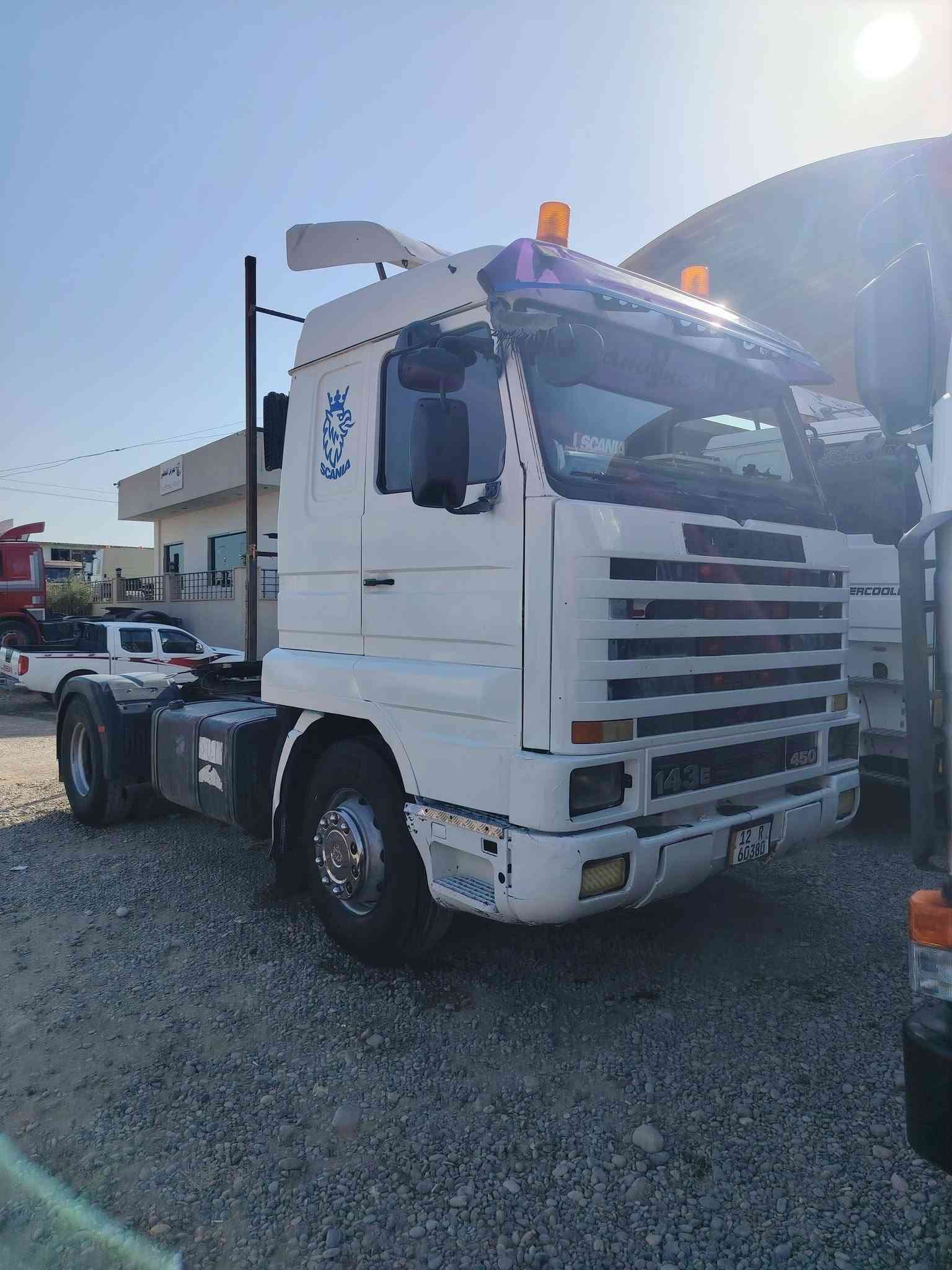للبيع راس تريله موديل 95 143/450 رقم نينوى انكليزي باسمي قماره بدون صبغ شاصي مكفول لافطر ولا كسر اكسل بومه حديث بنز مكينه كير اكسل كله شرط كله اصلي وبلادي السياره متواجده بمعرض شهاب الزبيدي ايسر الموصل للاستفسار ***********
