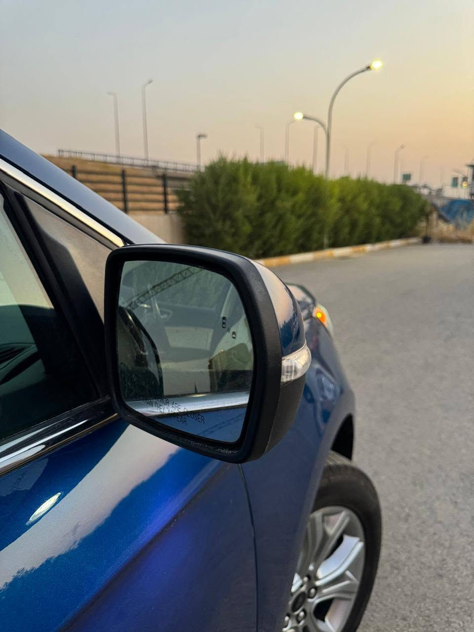 🔥 للبيع: فورد إيدج تيتانيوم (Ford Edge Titanium) موديل 2023 🔥
📌 التفاصيل العامة:
النوع: فورد إيدج (Ford Edge)
الفئة: Titanium (تيتانيوم - أعلى فئة)
الموديل: 2023
اللون: أزرق ملوكي مميز
العداد: 28,500 ميل فقط
✨ حالة السيارة:
البودي / الصبغ: صبغ باب خلفي جهة اليمين فقط.
الجاهزية: بقية السيارة مكفولة بشرط الفحص وبحالة ممتازة جداً.
⚙️ أبرز المواصفات (فول مواصفات Titanium):
نظام دفع رباعي (AWD).
داخلية جلد أوف وايت / بيج مميزة جداً بحالة الشركة مع نقشات التيتانيوم.
الشاشة العمودية العملاقة الحديثة مع تدعم Apple CarPlay و Android Auto.
نظام الملاحة والتكييف والتحكم الكامل من الشاشة.
مرايا جانبية تحتوي على رادار النقطة العمياء (Blind Spot).
كاميرا خلفية وحساسات توقف.
إضاءة LED كاملة (أمامي وخلفي مع كشافات).
بصمة تشغيل ودخول ذكي بدون مفتاح.
ويل ألمنيوم حجم كبير بلادي خاص بفئة التيتانيوم.
💰 السعر المطلوب: 171 ورقة ($17,100)
كفالة رقم: 15 ورقة 
📍 الموقع: [اربيل]
📞 للتواصل والاستفسار: [***********] يتوفر واتساب أربيل, العراق
