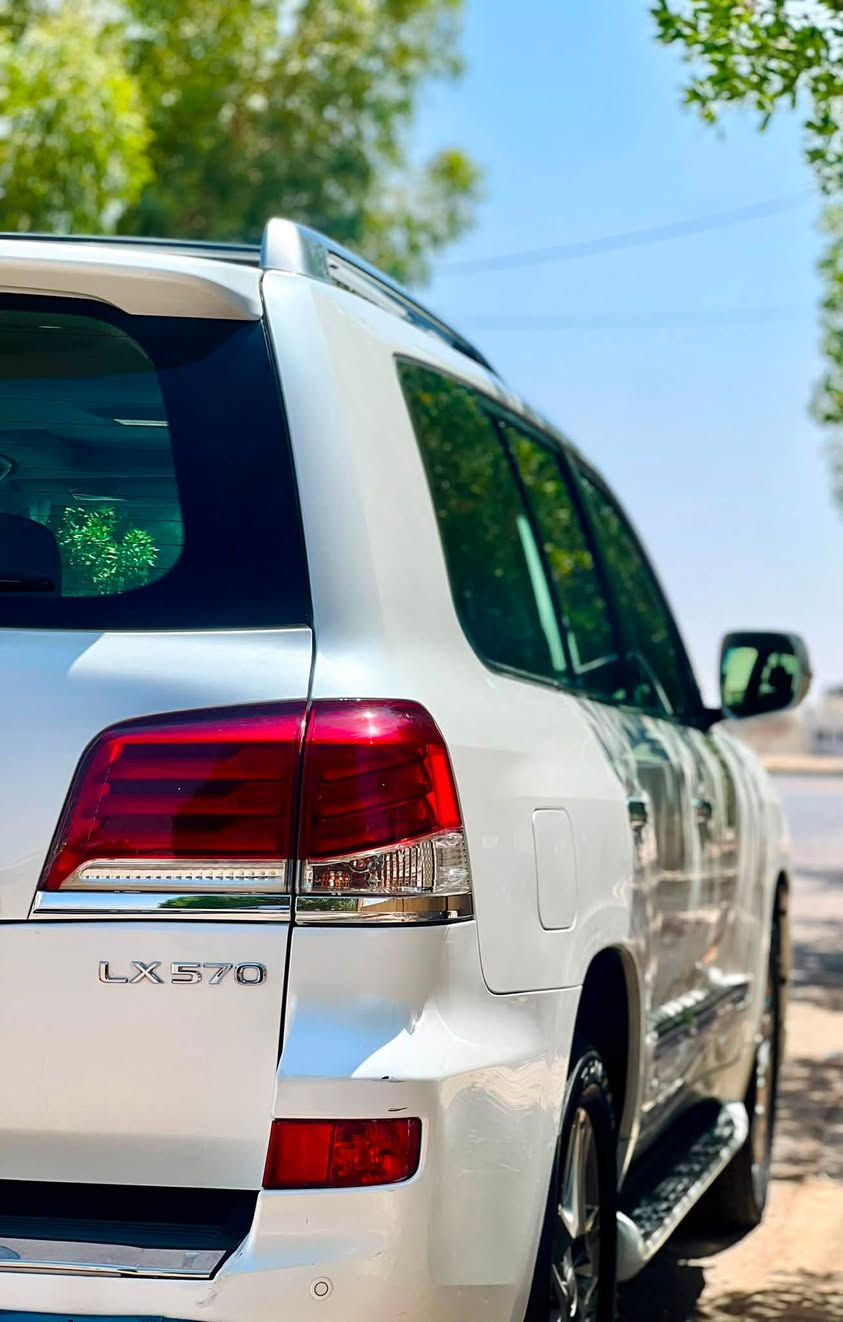 السلام عليكم لكزز 2013
السياره باسمي تحويل مباشر رقم بغداد مميز الجديد وسنويه جديده 

LX570 spor S

مواصفات فول 1/1 

فتحه سقف

لايت زنون  

كشنات جلد + كهرباء

مري شفط  

جكات تصعد تنزل 

خمس بصمات 

جنطه كهربائيه 

تحكمات ستيرن 

كشنات حار بارد

تشغيل عن بعد 

رادارات جوانب 

رادار امامي 

مثبت سرعه 

تحديد مسار 

مانع تزحلق 

7 راكب 

3 قطع تبريد

كشنات تدفئه تبريد 

كامرات محيطيه 

زراك لايت 

___________________________

والسياره جديده بمعنى الكلمه جاهزه من 

كلشي للأخير استعمال شخصي  
السعر ٣٧٥

***********
