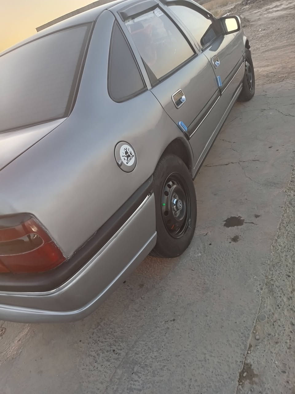 السلام وعليكم اوبل فكترا للبيع مديل 93 محرك 1800كير اوتو
سعر 46وبيه مجال قليل 
السياره مصبوغه جماليه مابيه اي نقص جاهزه
تخم تاير صدر جديد خياس مابيه عنوان السياره سامراء الطيوب للستفسار اتصل /***********
