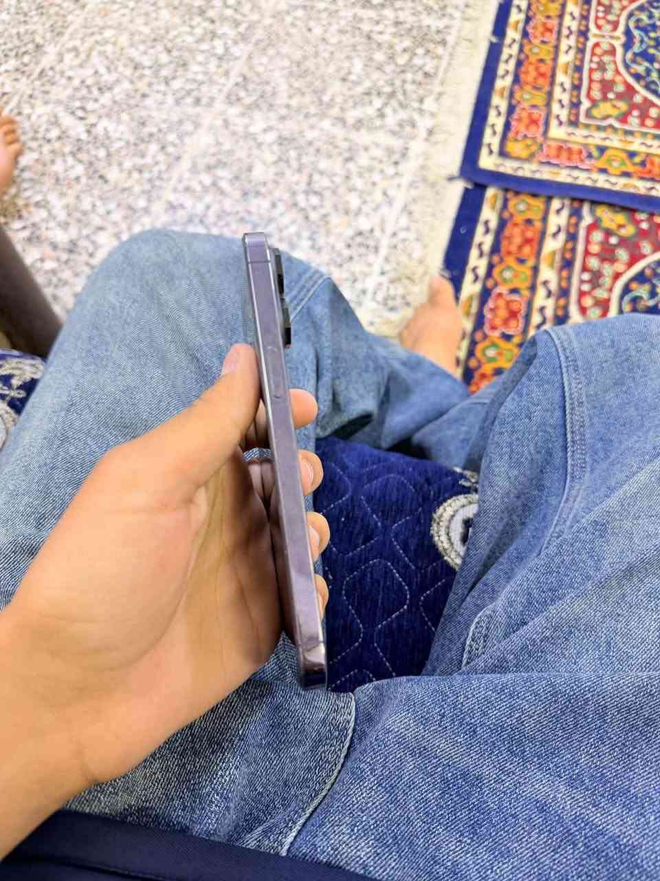 14برو ماكس 
الذاكره 256
البطاريه 81
فقط الضهر مكسور 
السعر 800 نهايته حگ الجيه 
مكاني بغداد مدينه 
***********   فقط واتساب رجاءاً

نص مكتوب في الصور:
- 84 9:38 الم اصار iOS iPhone 14 Pro Max MQ9X3AA/A GRVJ4JRG2V الطراز الطراز الأسلسلى
- 84 9:37 حالة البطارية والشحن كما هو الحال مع البطاريات القابلة لإعادة الشحن، بطارية الهاتف قابلة للاستهلاك وتصبح أقل فاعلية مع الوقت. معرفة المزيد... الحد الأقصى للقدرة 81% هذا قياس لققدرة البطارية مقارنة بقدرتها عندما كانت جديدة. قد تتسبب القدرة المنخفضة بتقليل ساعات الاستخدام بين عملية الشحن والأخرى. أقصى قدرة للأداء ستساعد الأنظمة المضمنة في النظام والمكونات في تخفيف آثار الأداء التي قد تلاحظها أثناء التقدم الكيميائي في عمر بطارية iPhone. شحن البطارية المحسن للحد من استنزاف عمر البطارية، يتعلم الـ iPhone من عادات الشحن اليومية، بحيث ينتظر ولا يتجاوز 80% حتى يحين موعد حاجتك إلى استخدامه.