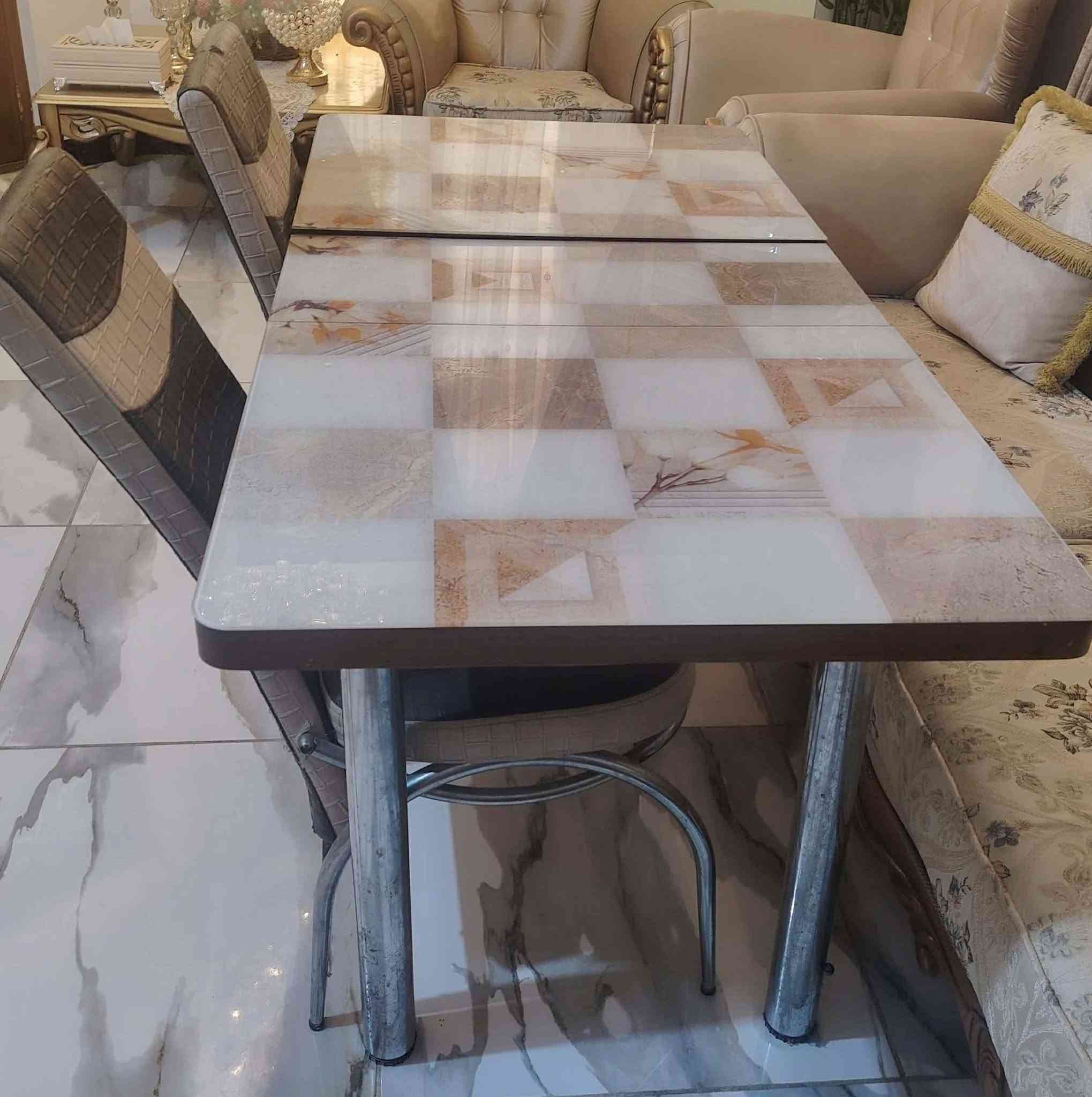 السلام عليكم
ميز طعام يتكبر ويتصغر مع ٢ كراسي السعر 60 الف وبي مجال الشراي يتصل ***********
