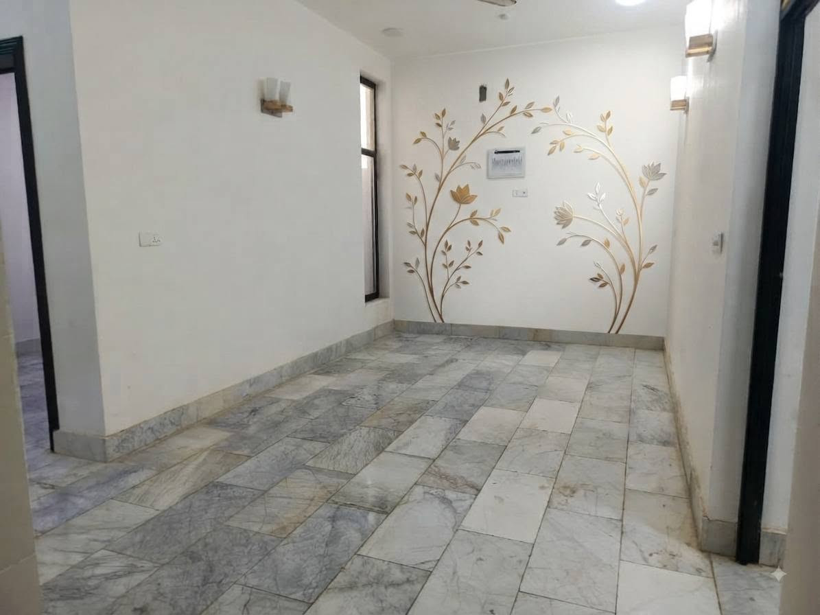 ٧🏡 #للإيجار_مباشر | #بدون_دلالية بدون رسوم عقد | بدون مصاريف صيانة
✨ بيت حديث – أول سكن – كهرباء 24 ساعة
📍 الموقع: الحلة – مقابل مجمع عبد الله عويز / طريق جامعة بابل.
🏠 المواصفات: 
✅ 3 غرف نوم
✅ هول واسع
✅ مطبخ
✅ مجمع صحيات
✅ كراج سيارة
✅ منطقة هادئة جدا
⚡ الخدمات: ☀️ كهرباء مستمرة 24 ساعة بمنظومة طاقة شمسية. ❄️ تمديدات سبلت جاهزة. 💧 خدمات مستقلة (ماء، كهرباء، ومجاري). 📡 تسليك جاهز للإنترنت والستلايت. 📹 كاميرات مراقبة. 🔥 سخان ماء. 💦 ماطورات ماء صاعد ونازل. 🌬️ ساحبات ومراوح.
🏆 تشطيبات فاخرة: 🪨 أرضيات مرمر. 🧱 جدران بورسلين. 🚪 أبواب خشب صاج. 🚿 صحيات Teska درجة أولى. 💡 كهربائيات KT.
🆕 البناء غير مؤجر سابقًا (أول سكن).
📞 للاستفسار والحجز: ☎️ *********** م. زيد
الايجار #بدون اجور #دلالية
#بابل #الحلة #حي_الجامعة #جامعة_بابل #للايجار #بيت_للايجار #عقار_للايجار #كهرباء_24_ساعة #طاقة_شمسية #اول_سكن #بناء_حديث #للعوائل #للطلبة #عقارات_بابل #عقارات_الحلة حلة, بابل
