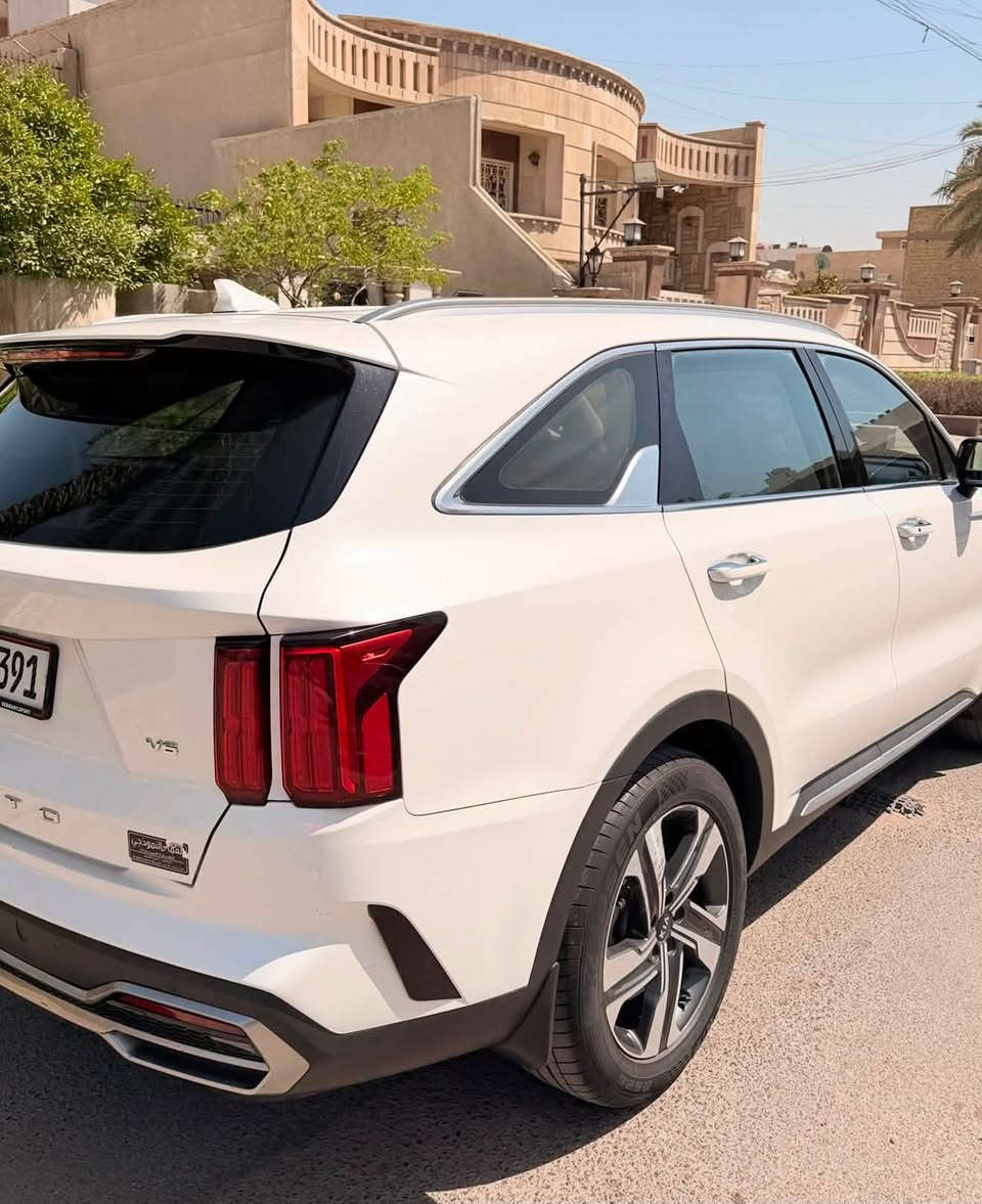 السلام عليكم للبيع كيا سورنتو 2021 رقم بغداد فول مواصفات ما عدا البنوراما صندوك كهرباء 6 سلندر جلد بصمه 7 راكب كشنات خلفي كهرباء لفكيشن شاشه اصليه جي بي اس ماشية 76 مكفوله كفاله عامه من كلشي ما عدا رصعتين بارد فقط السعر 245 ورقه وبيها مجال بسيط للاستفسار ((***********)) مكاني بغداد زيونة.

