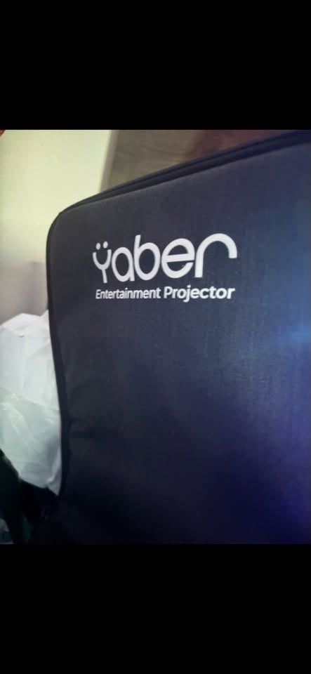⸻

🎥 للبيع بروجكتر YABER Pro V7 الأصلي – جديد 100% ✨

استمتع بتجربة سينمائية في بيتك مع بروجكتر YABER Pro V7 بجودة صورة رائعة وأداء ممتاز.

✅ جديد ولم يُستخدم
✅ دقة عرض Full HD 1080P
✅ شاشة تصل إلى 300 بوصة
✅ صورة واضحة وألوان زاهية
✅ سماعات مدمجة
✅ يدعم HDMI / USB / AV
✅ مثالي للأفلام، المباريات، الألعاب، والعروض التقديمية.

📦 الحالة: جديد 100% مع جميع الملحقات الأصلية.

💰 السعر: 200 ألف عراقي 

📍 الموقع: الجادرية

رقم الهاتف : ***********
