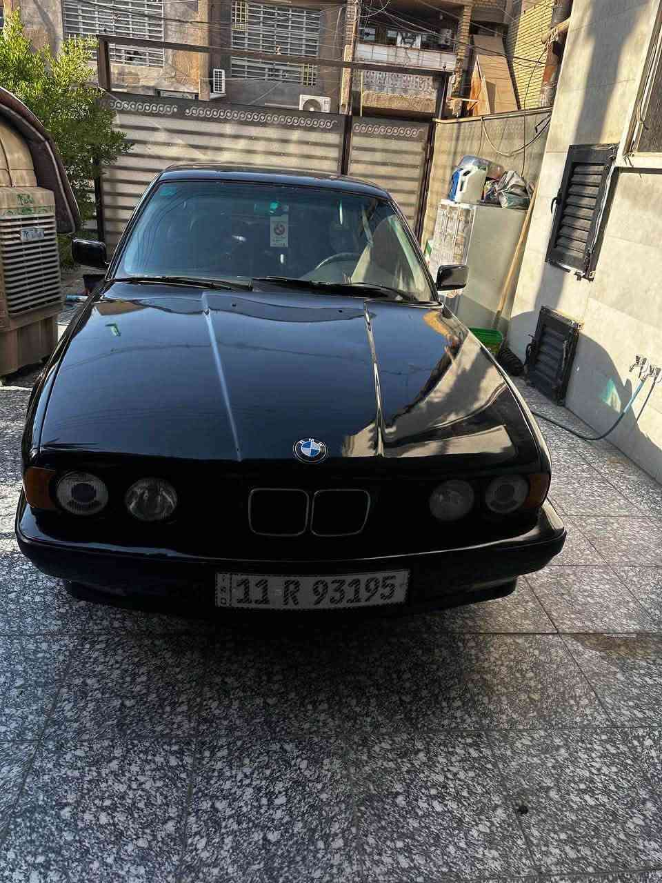 بي ام دبليو للبيع موديل 1990 رقم جديد هزه جديد تحويل ثاني يوم بغداد رايدها ب 48 وبيها مجال بسيط مكاني بغداد تقاطع درويش قرب السيديه للمراسله  والاستفسار ***********
