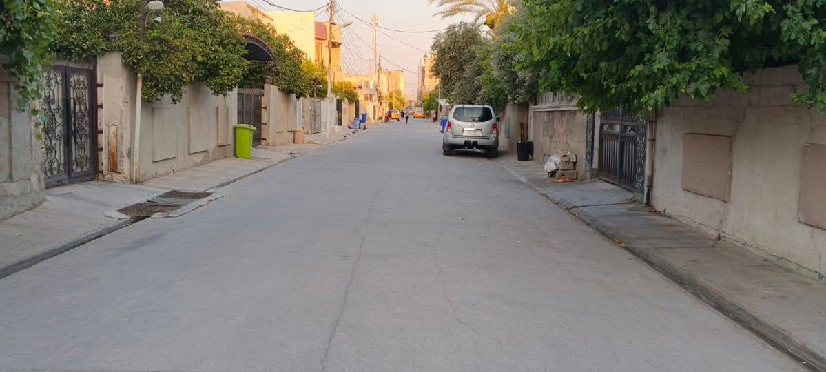بيت قديم حساب ارض مساحة 220 متر واجهه10 متر موقع طريق بغداد مقابل الجبهة التركمانيه قرب مجمع المودرن سيتي
