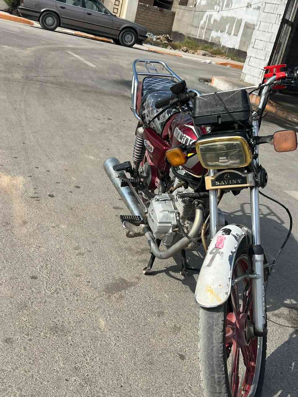 سلام عليكم دراجه سيفان للبيع موديل ٢٠٢٣ بيها نقوصات شي قليل اشارير تخم كامل وسلف وصينه خلفيه وبك لايت الباقي كلشي كامل بيها مكينه ما مفتوحه ديالى شهربان المقدايه 
السعر ٤٠٠وبيها مجال حك الغراض مالتها اوراق كامله 
***********

