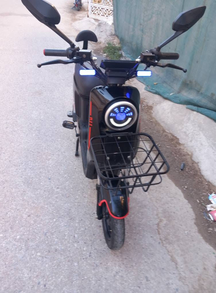 دراجه شحن ار ١١ دراجه جديدة اي نقص ما بيها بطاريات اكبار دراجة كاملة تفحصها يلة تاخذها سعر ٤٠٠ وبيها مجال قليل بعقوبه  مجسر مفرق  *********** بعقوبة, ديالى
