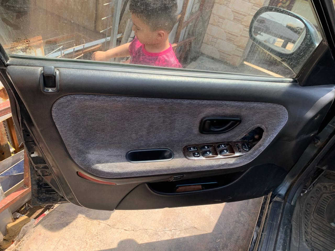 سوناتا 2 موديل 95 مكينه كير خير من الله جواها تخم تاير صدرها نص عمر تبريد مابيها كهربائيات كلها شغاله عنوان بعقوبه التحريري السعر 40 ورقه وبيها مجال مكلف بالنشر رقم صاحب السياره 
***********
